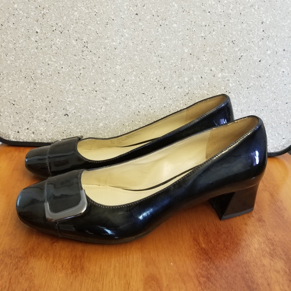 SIZE 8 NATURALIZER SHOES
